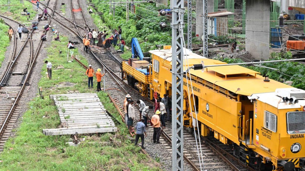 IN PHOTOS | Mumbai mega block: Track maintenance underway on Main, Harbour lines Gangmen and contract workers carry out maintenance work on the Harbour Line during the mega block near Kurla railway station in Mumbai on Sunday. PIC/SATEJ SHINDE