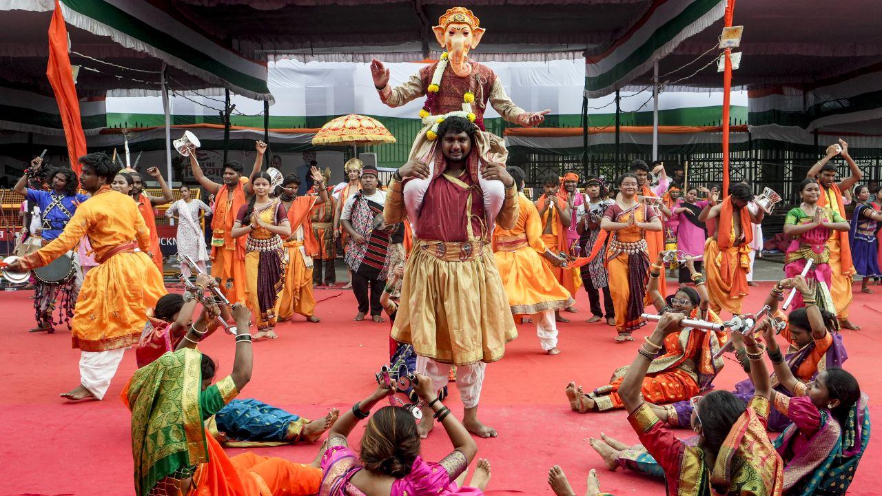 Uttar Pradesh has planned a 'Vande Mataram Vatika' in all its 75 districts to convey a message of patriotism along with environmental protection Uttar Pradesh has planned a 'Vande Mataram Vatika' in all its 75 districts to convey a message of patriotism along with environmental protection