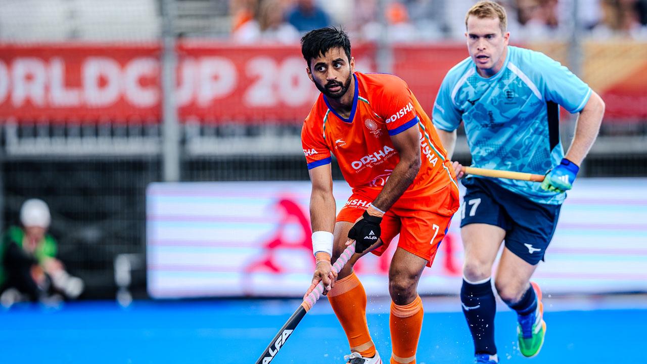Hockey World Cup: India suffer a 2-4 defeat against England India’s Manpreet Singh is chased by an England player in Amstelveen. Pic/FIH