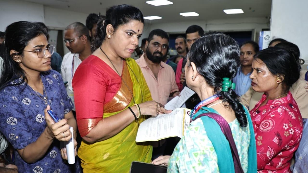 Tawde subsequently inspected the accident department and intensive care unit before visiting patient wards on the ninth and 10th floors. Tawde subsequently inspected the accident department and intensive care unit before visiting patient wards on the ninth and 10th floors.