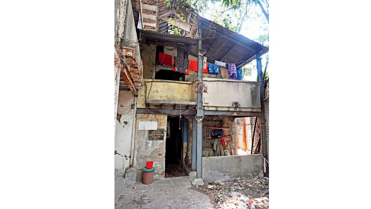 Mumbai pagadi buildings: SC hearing on MHADA notices deferred to September 10 Dilapidated structures in South Mumbai. File pics/Ashish Raje