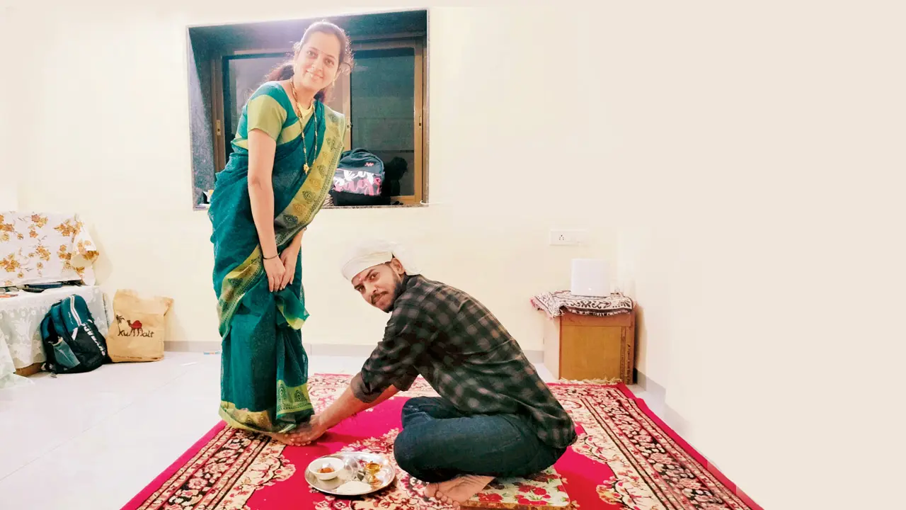 Raksha Bandhan: Sister gives brother a new lease of life with kidney donation Baramati resident Rushikesh Nalawde (right), who had been suffering from crescentic glomerulonephritis, honours his elder sister Kalpana Kokate. Pic/By Special Arrangement