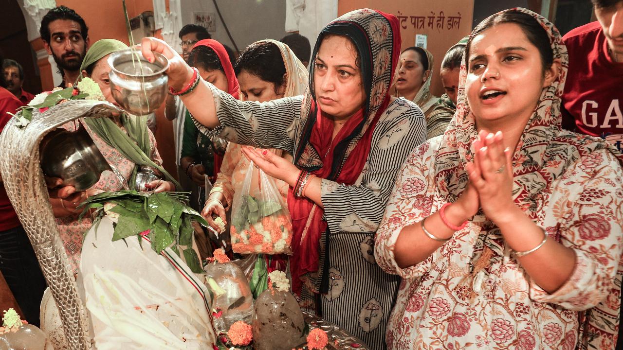 People offer prayers to observe the second 'Monday' of the holy month of 'Shravan', at Ranbireshwar Temple, in Jammu on Monday, August 10