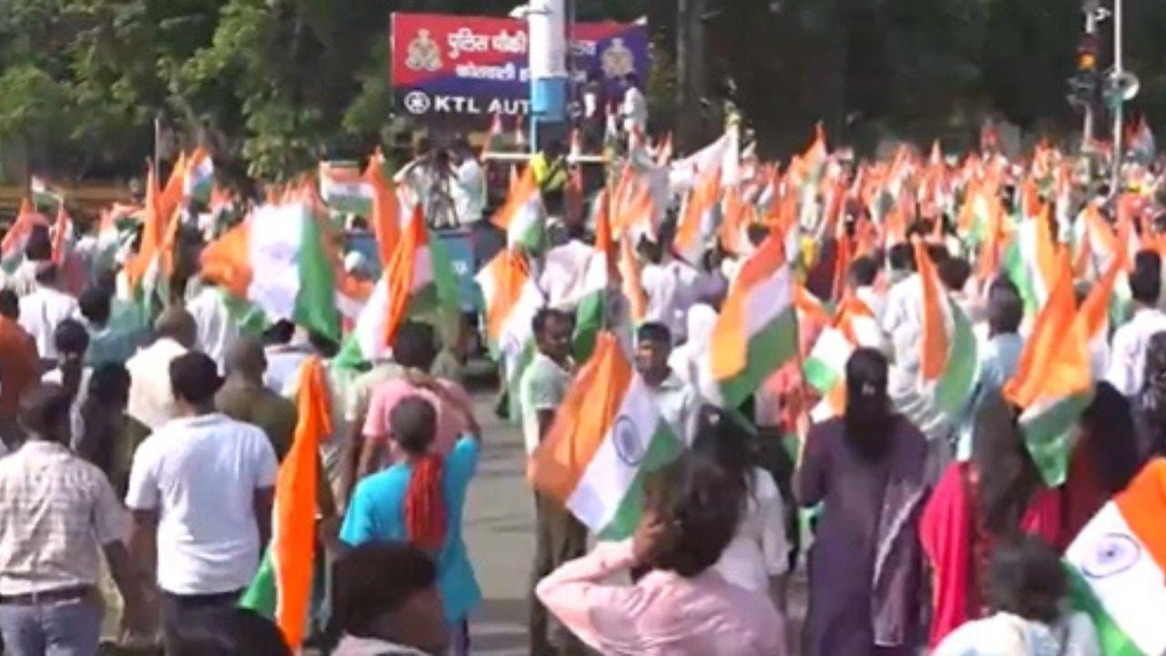 In Lucknow, Mayor Sushma Kharakwal led the Tiranga Yatra. She said we can breathe freely today because of the sacrifices of our freedom fighters&nbsp;