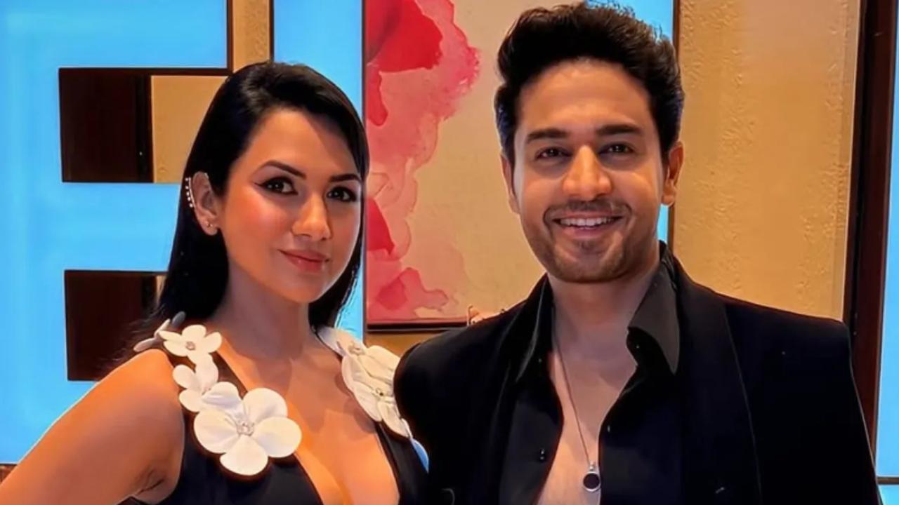 In the premiere week, Akanksha Chamola shocked viewers by revealing that she and her husband, actor Gaurav Khanna, were living separately and heading for a divorce. Gaurav entered the house as a special visitor. The encounter was highly emotional; Gaurav jokingly told her "Band bajadi aapne" regarding the media storm outside, but emphasized that they were not officially divorced yet and that he entered the house purely to support her, stating he would always care for her. In the premiere week, Akanksha Chamola shocked viewers by revealing that she and her husband, actor Gaurav Khanna, were living separately and heading for a divorce. Gaurav entered the house as a special visitor. The encounter was highly emotional; Gaurav jokingly told her "Band bajadi aapne" regarding the media storm outside, but emphasized that they were not officially divorced yet and that he entered the house purely to support her, stating he would always care for her. 