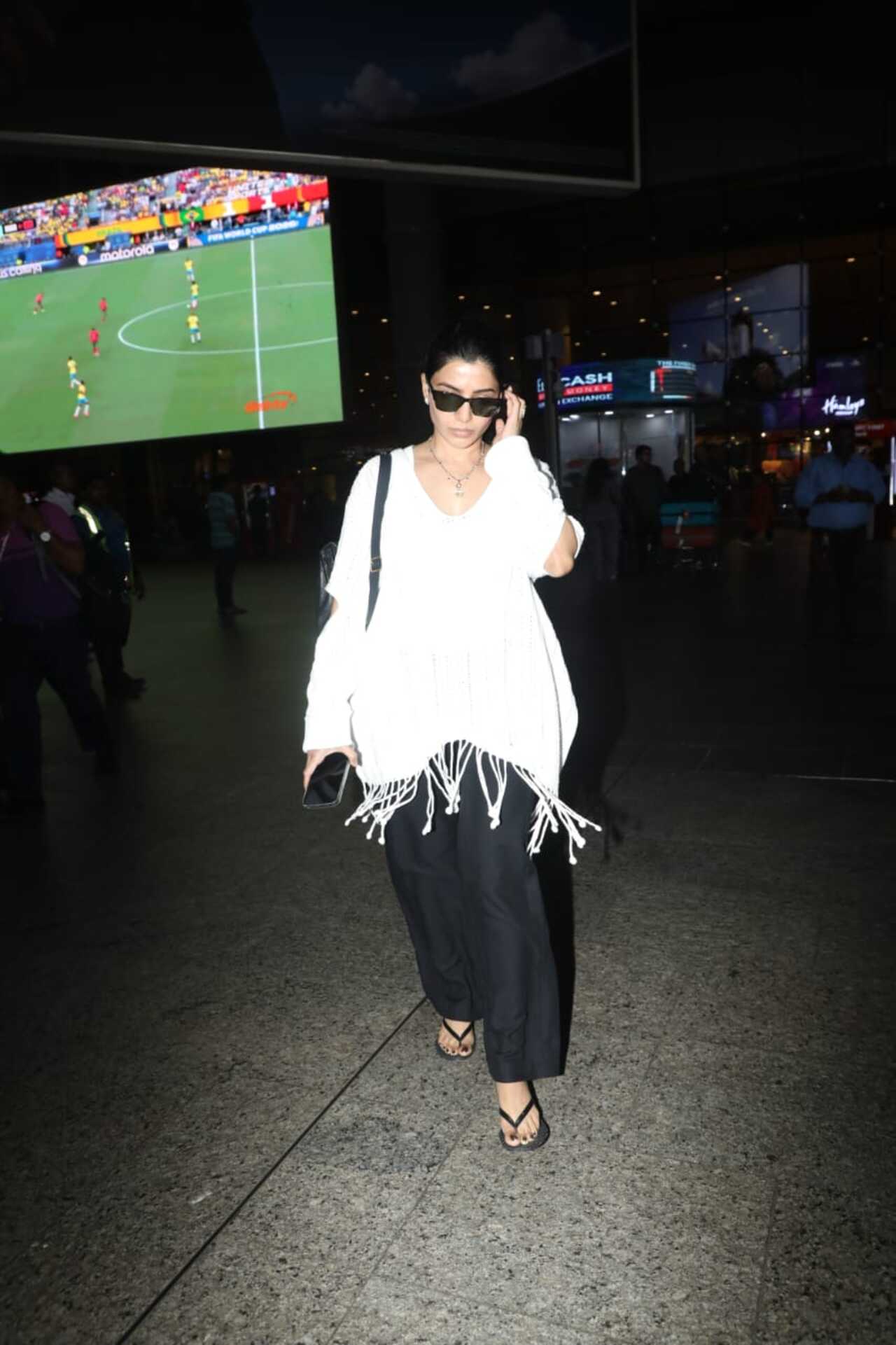 Mom-to-be Samantha Ruth Prabhu glows in her white outfit as she arrives at the airport. The diva wears comfy attire hiding her cute baby bump