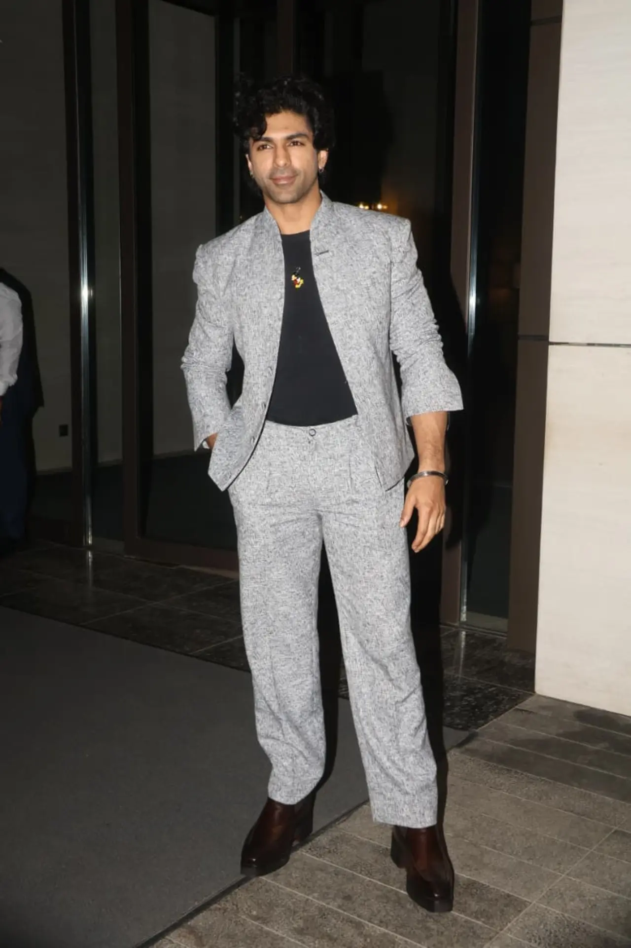 Taha Shah Badusha goes for grey suit as he gets spotted in the city, the dapper keeps the vibe formal with his stunning pick