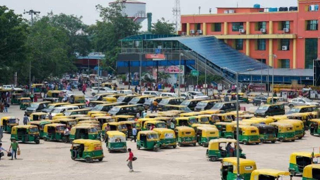 Delhi auto unions demand fare hike after CNG price rise Delhi auto unions demand fare hike after CNG price rise. File pic