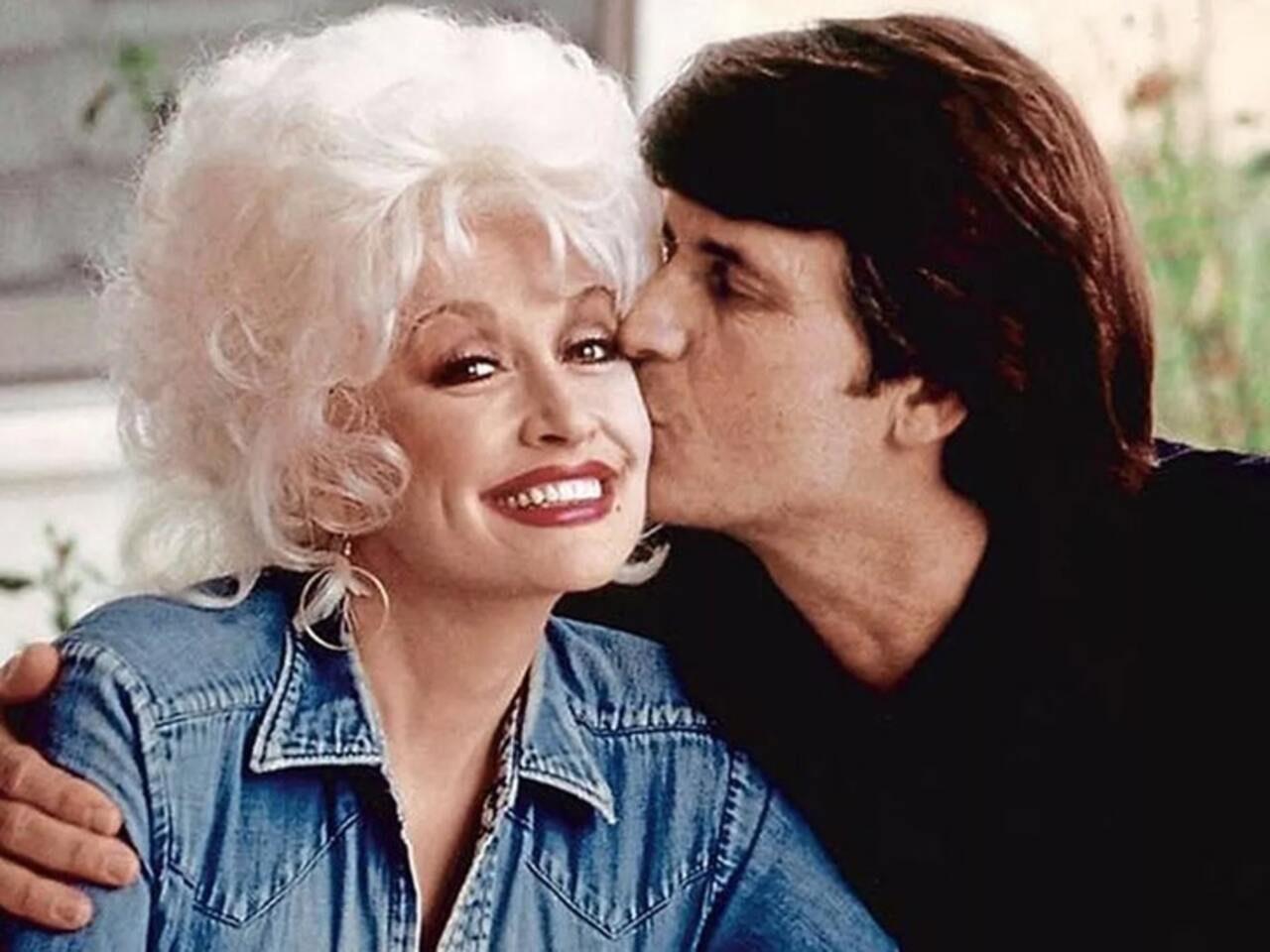 Dooly Paron and husband Carl Dean, chose not to have kids. Parton often said that not having children gave her the freedom to build her career.