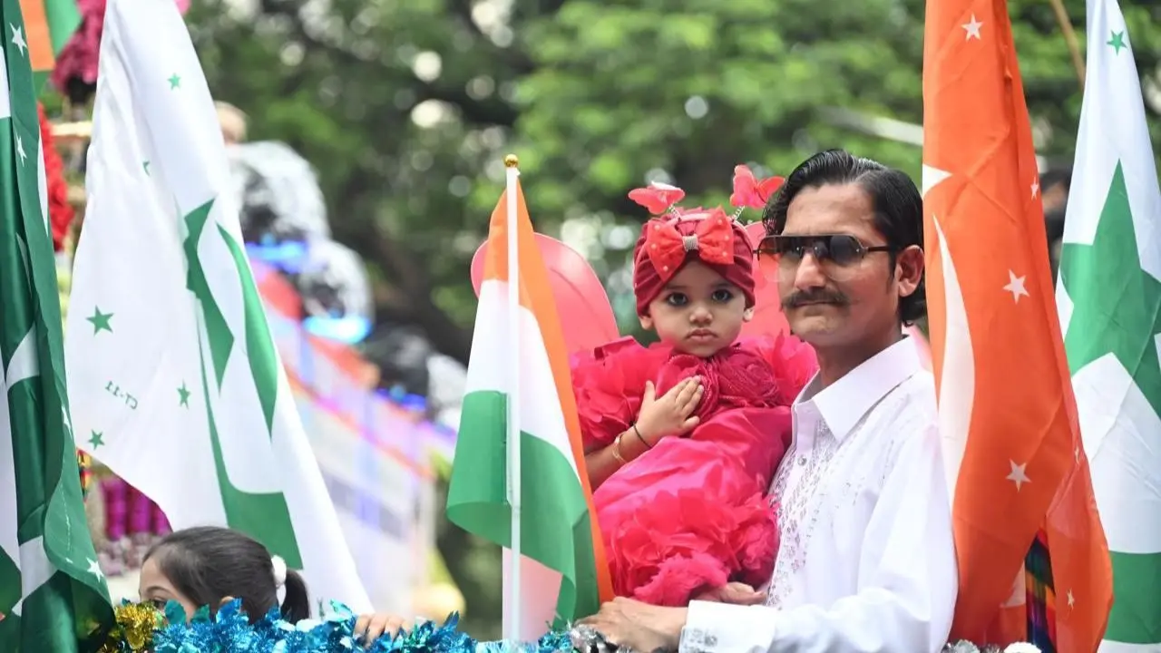 As the procession moves through the streets, devotees and participants gather to mark the occasion, while the route reflects the dense cultural and commercial character of South Mumbai As the procession moves through the streets, devotees and participants gather to mark the occasion, while the route reflects the dense cultural and commercial character of South Mumbai