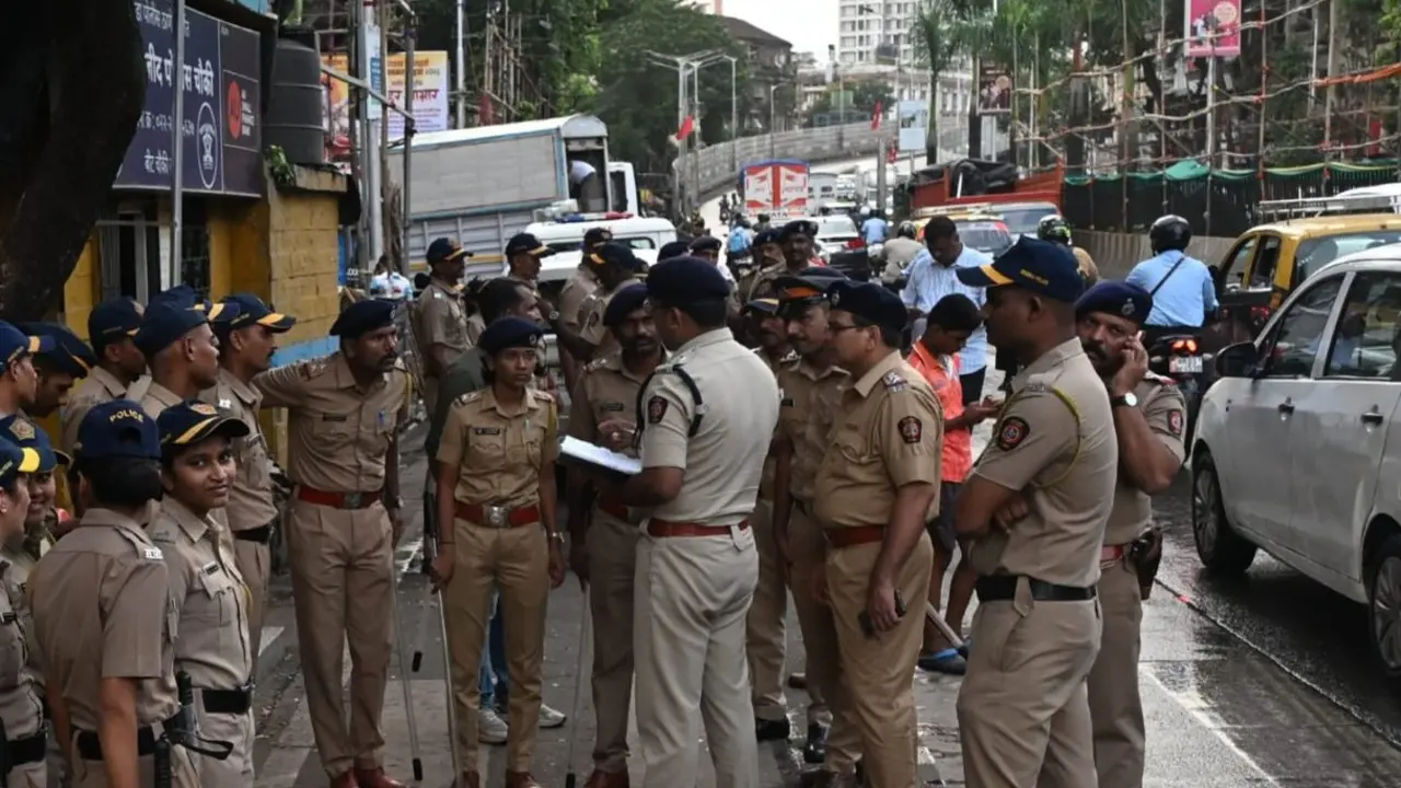 IN PHOTOS: Mumbai Police, SRPF deployed in Parel after late-night tension Heavy police deployment has been made in the area to maintain law and order and prevent any further escalation. (PICS/ SAYYED SAMEER ABEDI)