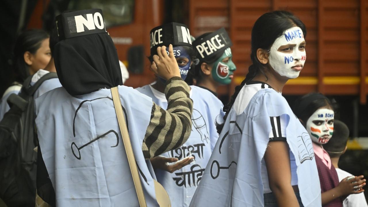 IN PHOTOS: Silent peace march in Mumbai to mark Hiroshima Day The silent procession began at Azad Maidan and concluded at Hutatma Chowk. Pics/Ashish Raje