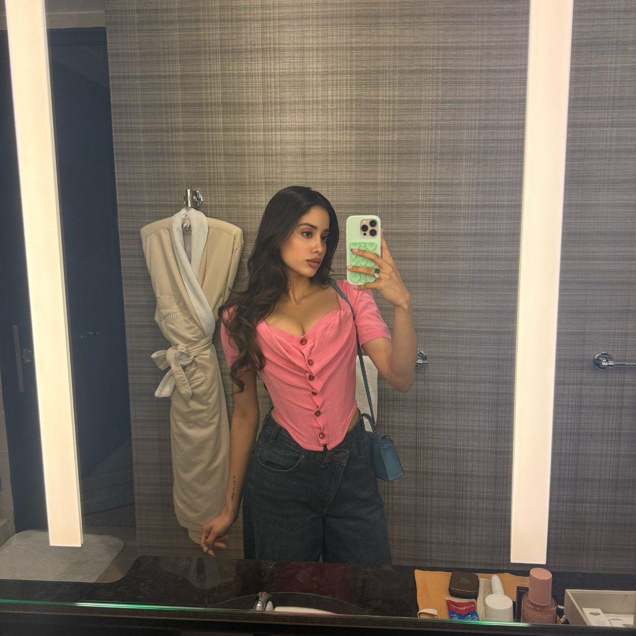 Janhvi also share a mirror selfie of her OOTD wearing a pink corset top with dark blue jeans.