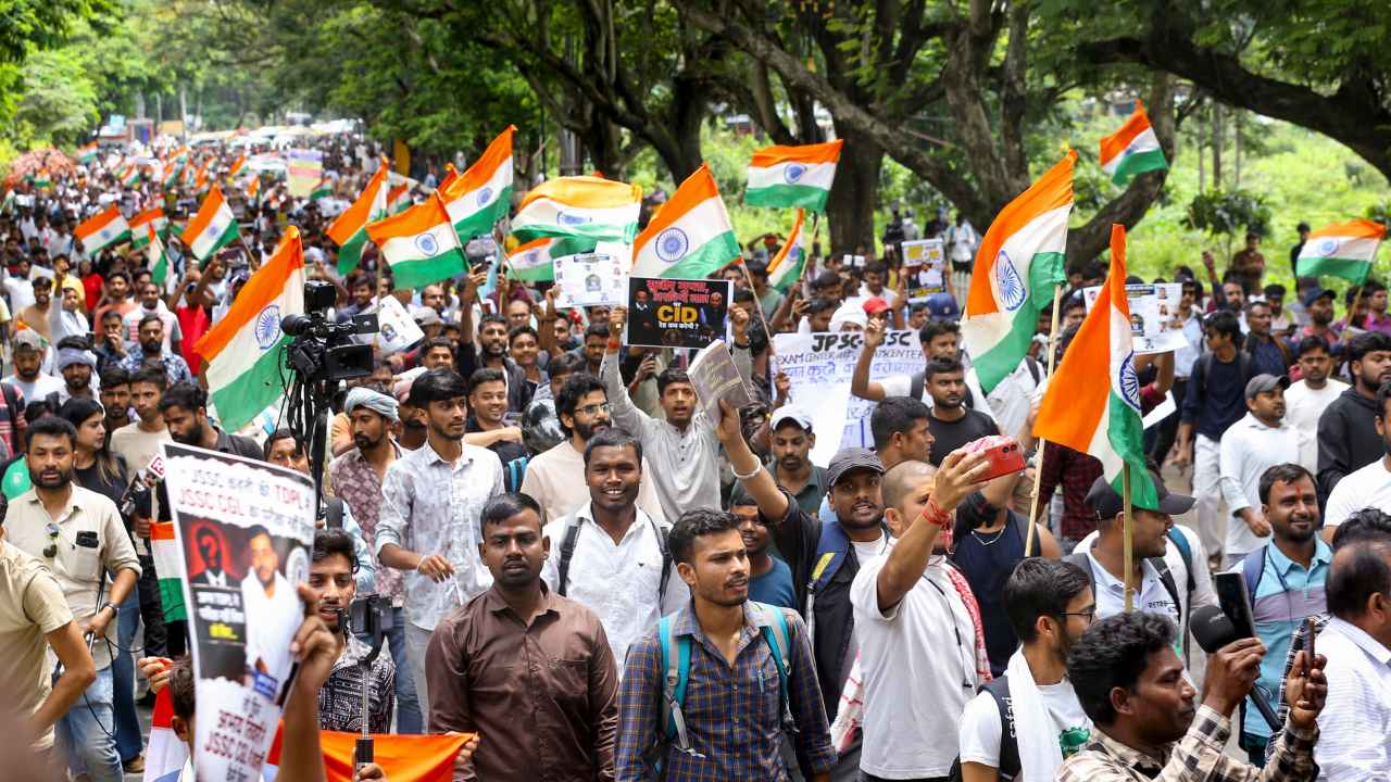 Students and job aspirants march towards the Jharkhand Assembly in Ranchi, protesting alleged irregularities in JPSC-JSSC examinations