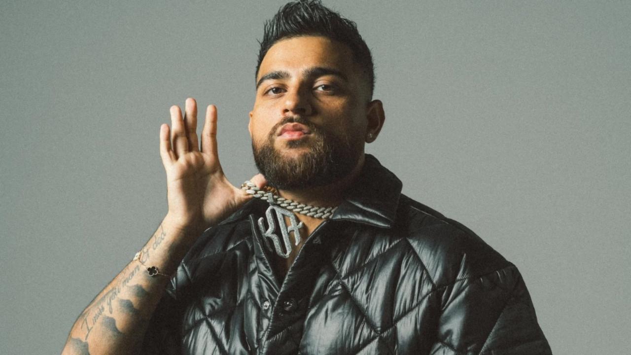 Watch: Karan Aujla calls out fan for throwing jacket during concert Karan Aujla (Picture via Instagram)