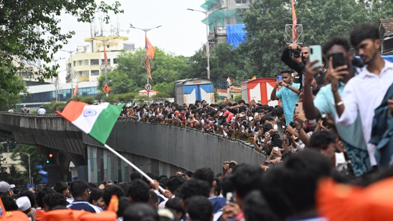 The procession drew large numbers of devotees who came to take part in the traditional celebrations and seek the blessings of Lord Ganesha The procession drew large numbers of devotees who came to take part in the traditional celebrations and seek the blessings of Lord Ganesha