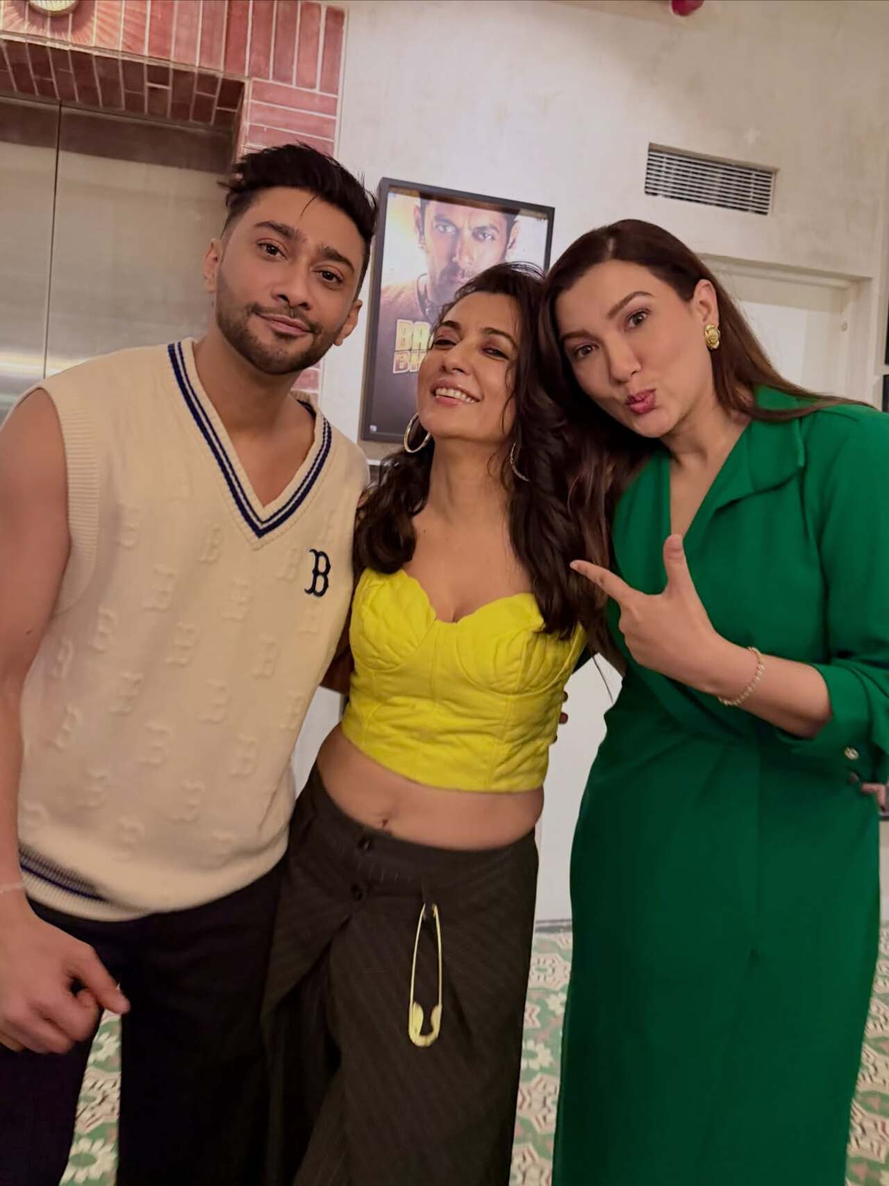 Zaid Darbar and Gauahar Khan pose with the Alliance winner Mini Mathur Zaid Darbar and Gauahar Khan pose with the Alliance winner Mini Mathur