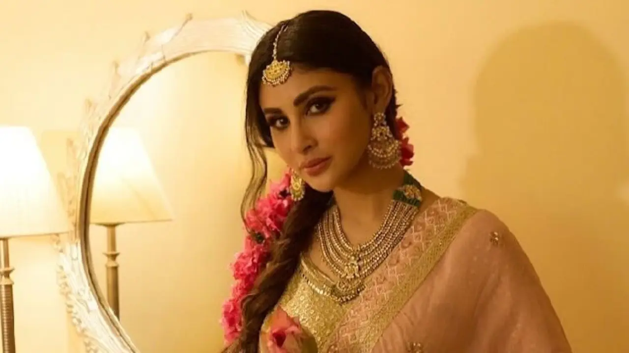Mouni Roy offers prayers at Kashi Vishwanath Temple during Sawan amid separation Mouni Roy. Pic via Instagram