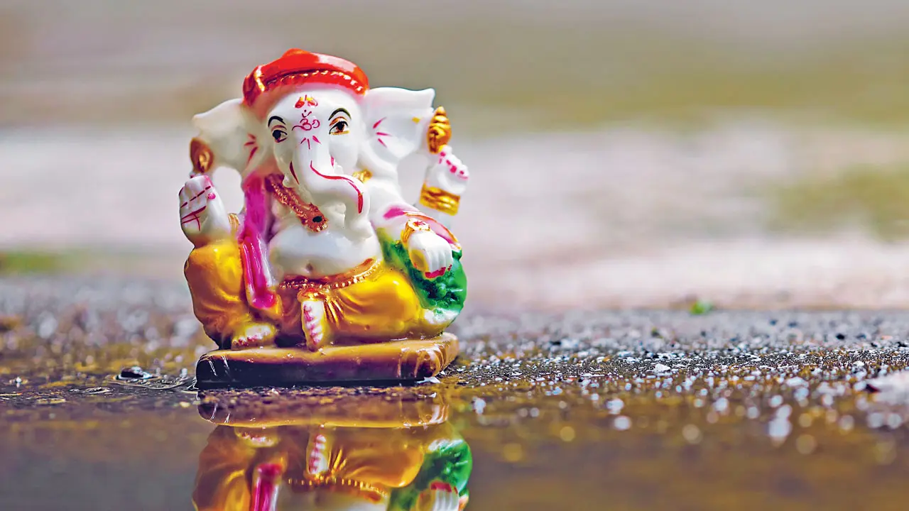 Mumbai sees 68 per cent drop in pothole complaints ahead of Ganeshotsav A small idol of Ganesha placed symbolically near a pothole. Pic/iStock
