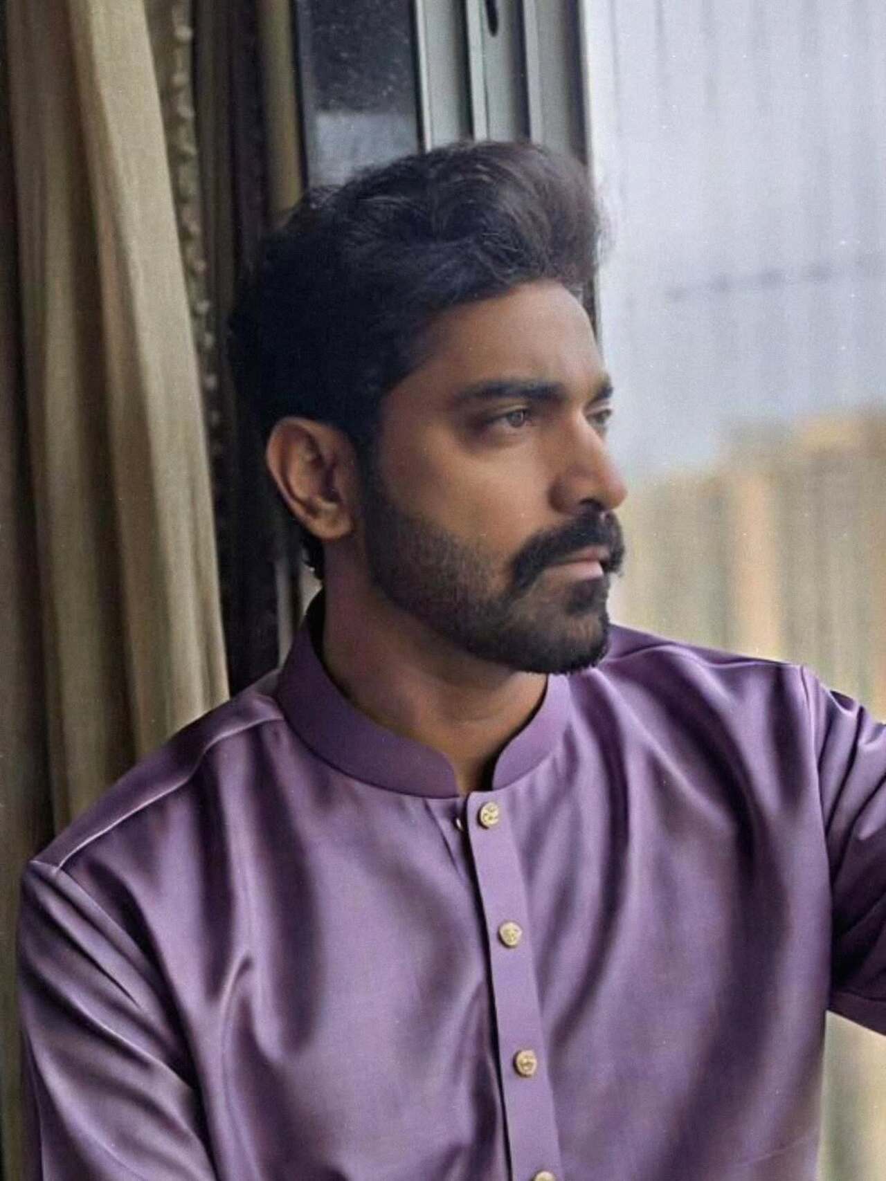 He is now stepping into a challenging real-life role
Bodke has been cast as businessman Subrata Roy in Hansal Mehta's Scam 2010: The Subrata Roy Saga, the third instalment of the Scam franchise. He is now stepping into a challenging real-life role
Bodke has been cast as businessman Subrata Roy in Hansal Mehta's Scam 2010: The Subrata Roy Saga, the third instalment of the Scam franchise.