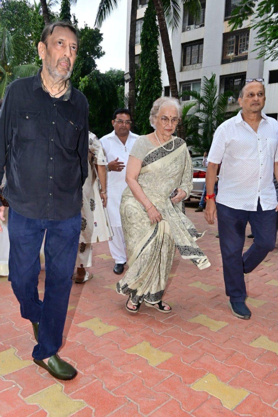 Asha Parekh was spotted arriving at filmmaker Kuku Kohli’s prayer meet in Mumbai. Asha Parekh was spotted arriving at filmmaker Kuku Kohli’s prayer meet in Mumbai.