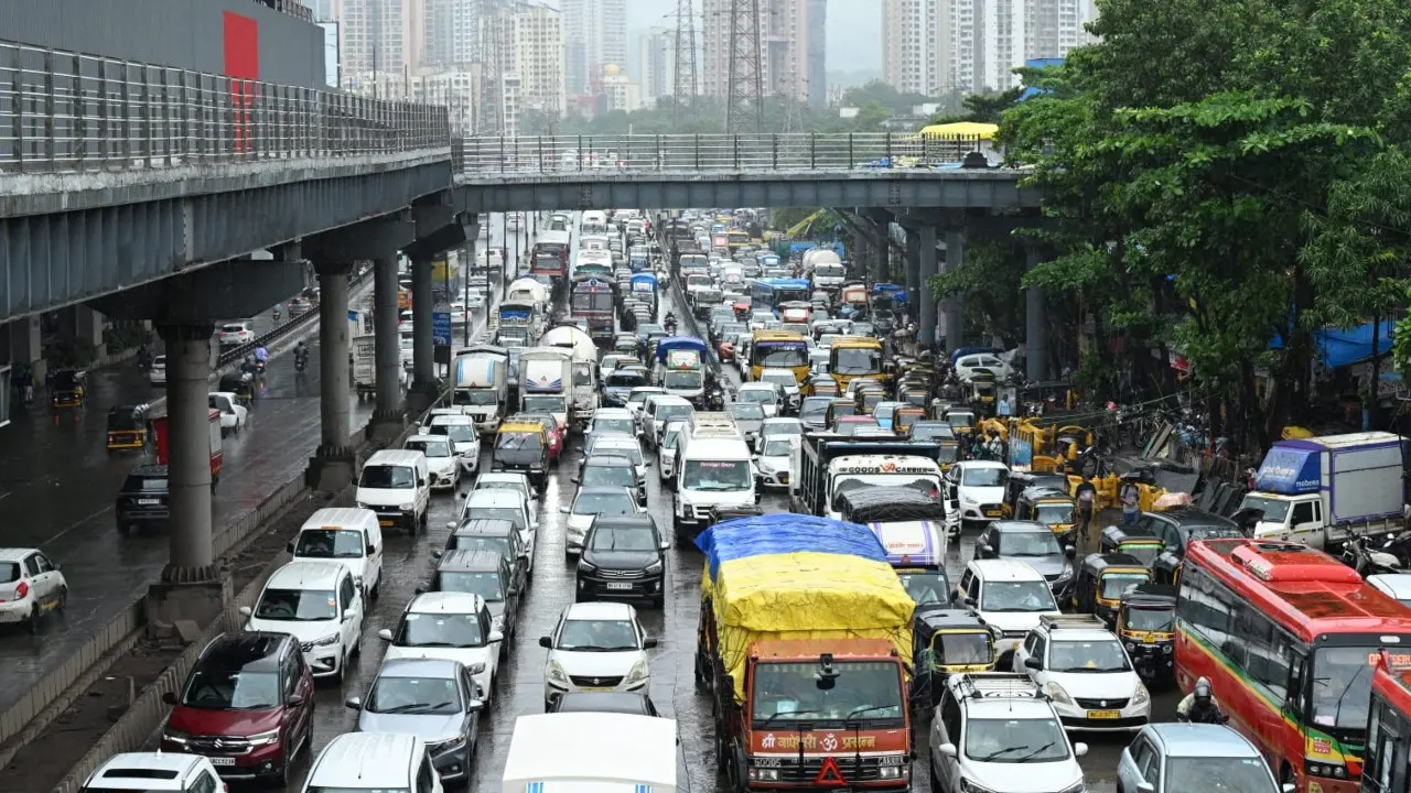 IN PHOTOS: Slow-moving traffic in Mumbai's Kandivali Motorists were seen moving slowly through the affected stretch, leading to delays for commuters travelling through Kandivali. Pics/Satej Shinde
