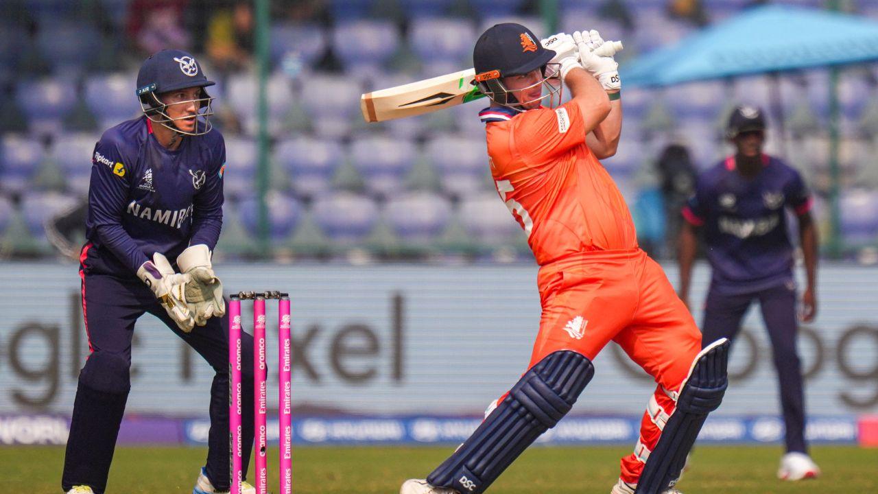 The Netherlands' opening batsman, Michael Levitt, provided a strong start to the side. Facing just 15 deliveries, he smashed 28 runs, laced with a boundary and three maximums