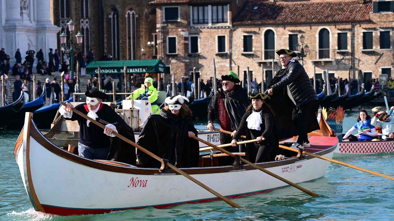 <p>Allegorical floats travel through Venice&rsquo;s mainland towns, extending the celebrations to communities beyond the historic city</p>