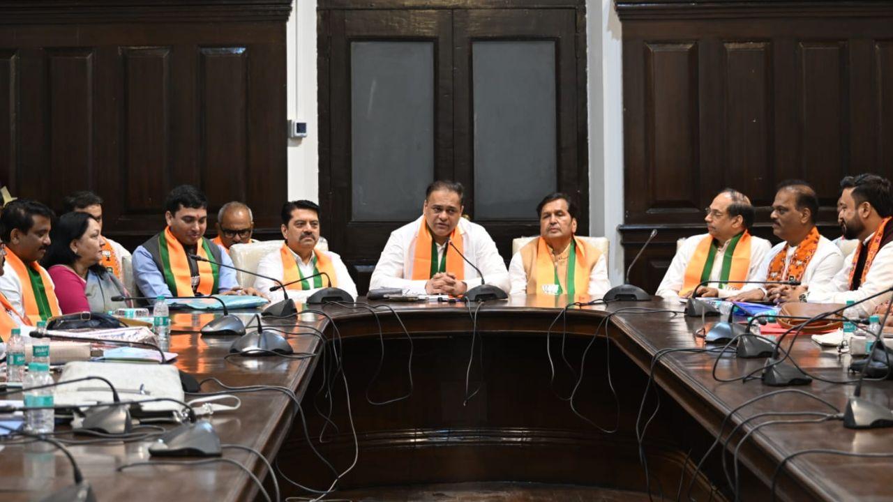 The announcement was made at the BMC headquarters, where both the BJP and the Shiv Sena formally registered their elected representatives