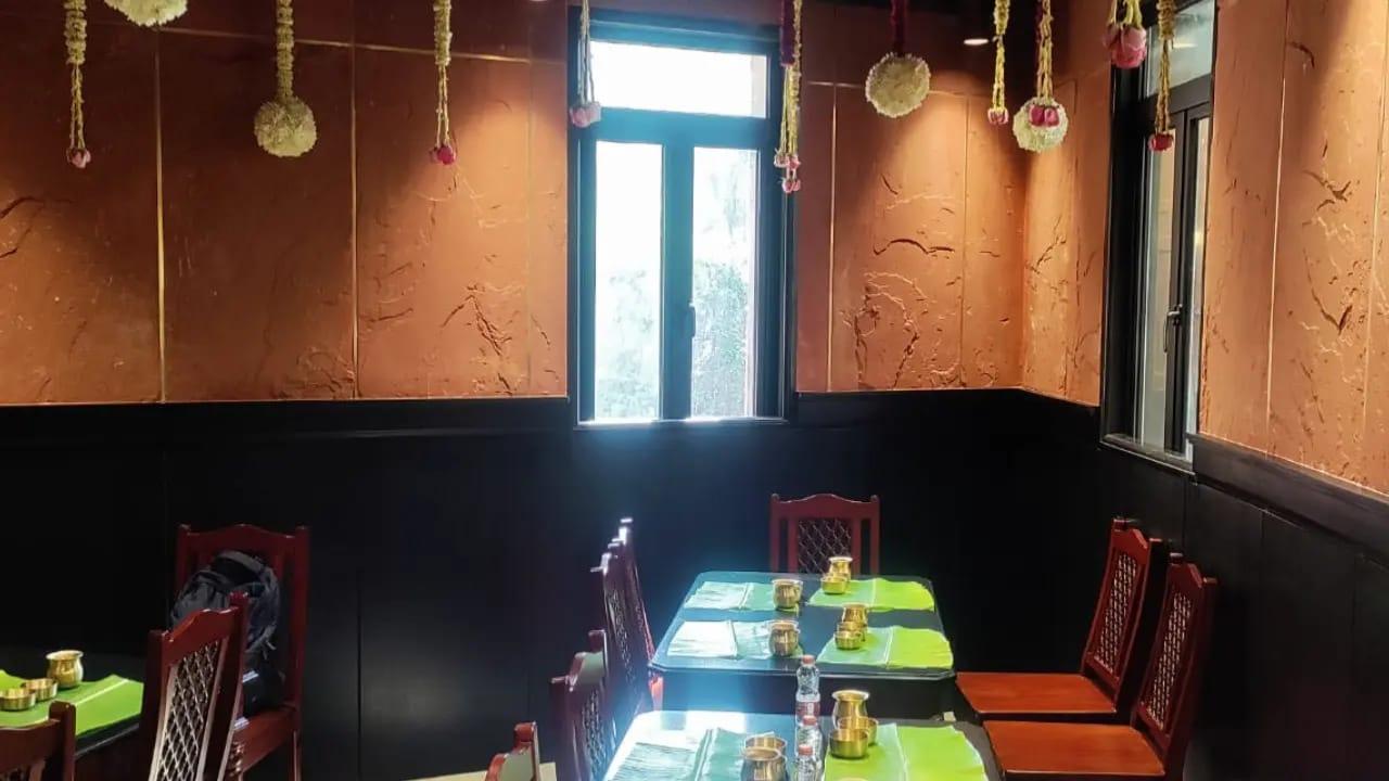 <p><strong>Private dining area&nbsp;</strong><br />The first floor also has a private dining space, preferably for large groups and families, to help them enjoy their privacy.</p>