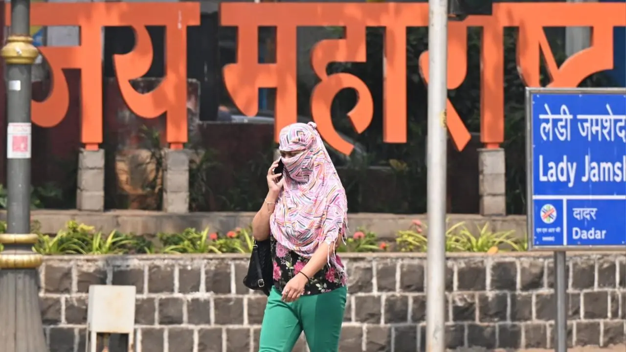 IN PHOTOS: Soaring temperatures grip Mumbai, commuters shield themselves