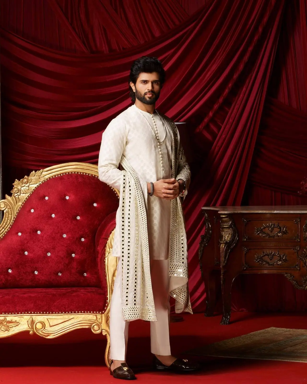 A simple, crisp white kurta-pyjama set is elevated by a heavily embroidered and mirrored shawl/dupatta draped over the shoulder. This look proves that accessories can transform simplicity into grandeur. 