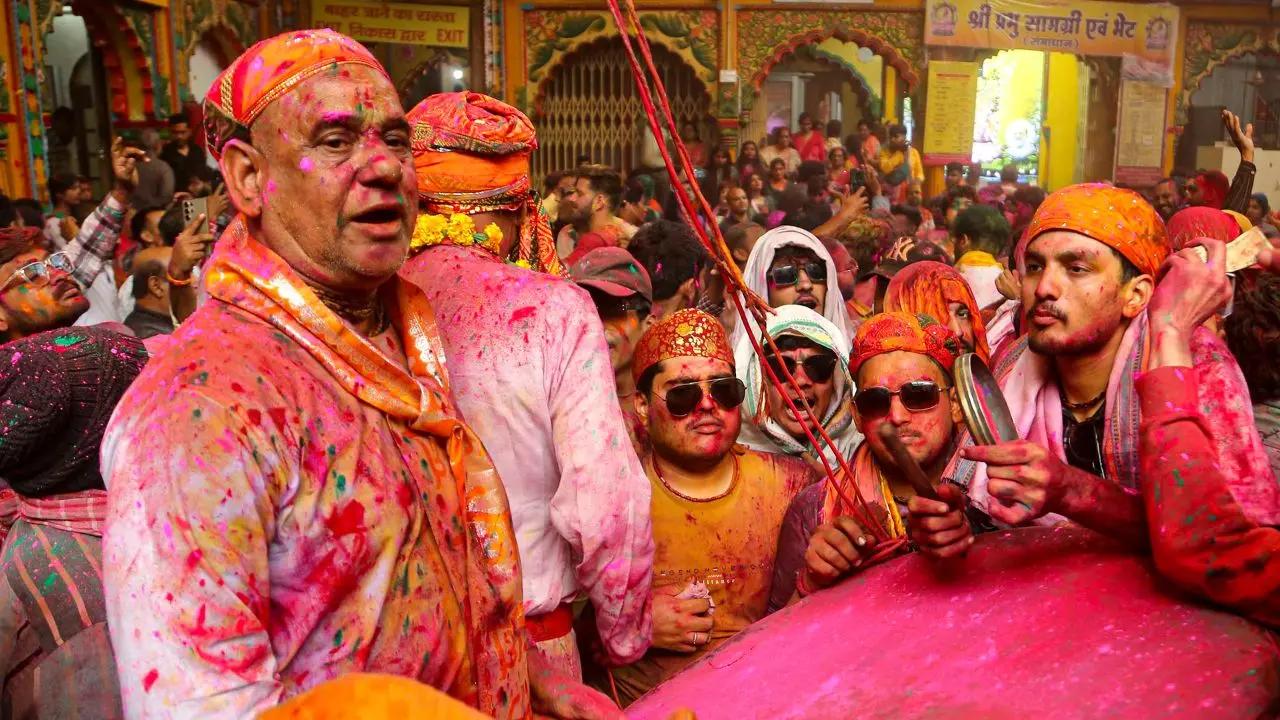 <p>Colours of joy and devotion paint the Dwarkadheesh Temple in Mathura as Holi festivities begin in the Braj region </p> <p>Colours of joy and devotion paint the Dwarkadheesh Temple in Mathura as Holi festivities begin in the Braj region </p>