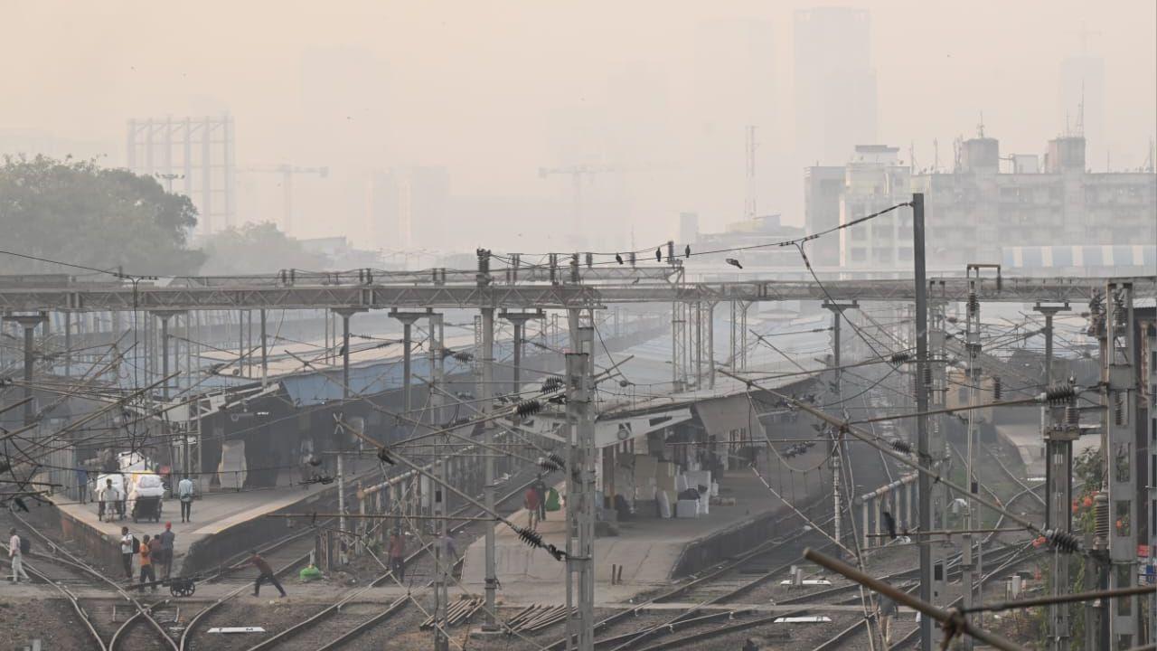 Pollution levels varied across Mumbai, with Bandra East recording an AQI of 167 while Borivali East saw relatively better air at 69, Andheri East 132, Chembur 108, Colaba 103, and Kandivali East at 108 among others