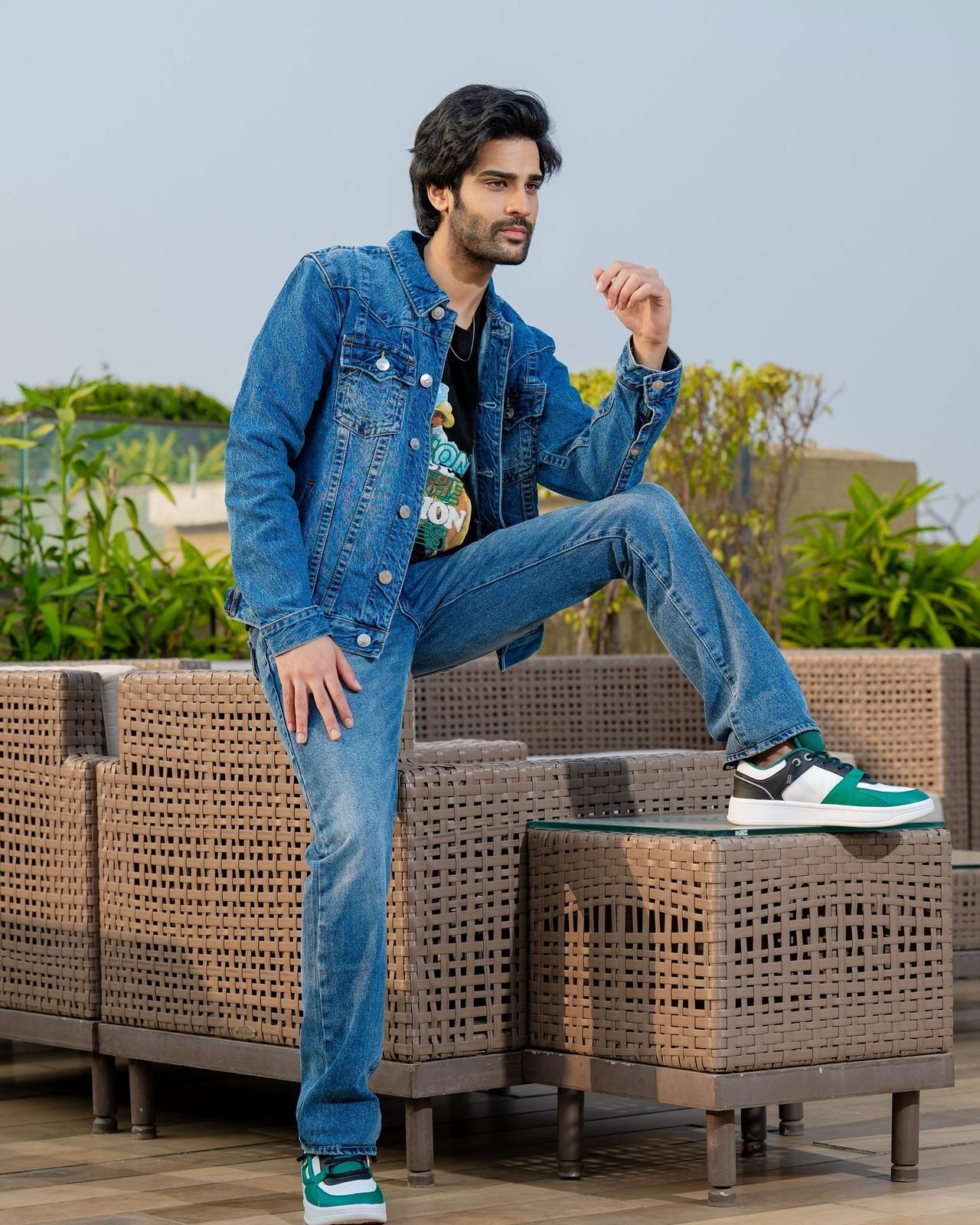 The timeless combo of denim-on-denim with a dark tee adds effortless edge, giving off major laid-back, Gen Z-approved vibes.