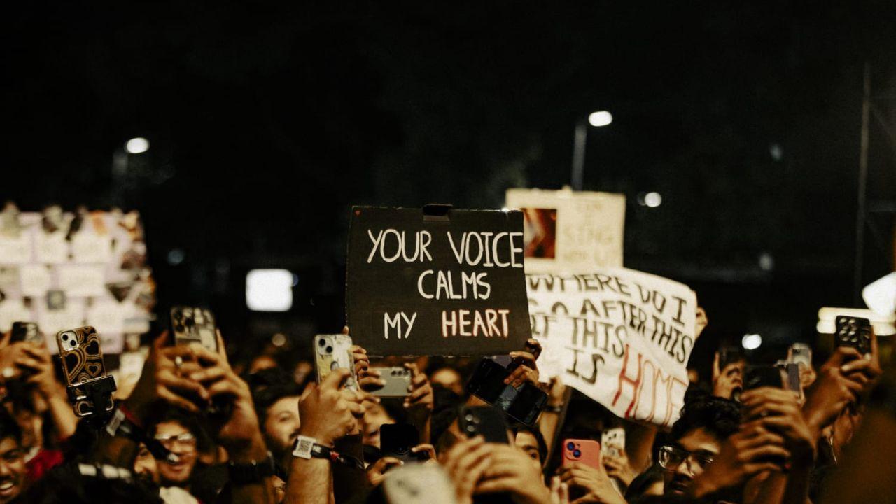 <p>Each performance was met with emotional sing-alongs, a testament to the robust bond he enjoys with his listeners &nbsp;across India&nbsp;</p>