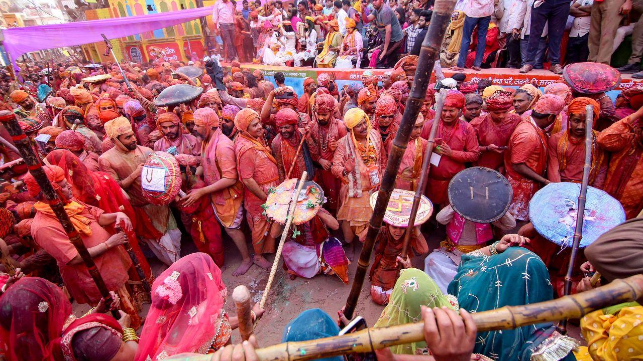 <p>On the other hand, A large number of devotees participated in the Holi Utsav held at Banke Bihari Temple in Vrindavan of Mathura district, ahead of the Holi festival, which falls next week</p> <p>On the other hand, A large number of devotees participated in the Holi Utsav held at Banke Bihari Temple in Vrindavan of Mathura district, ahead of the Holi festival, which falls next week</p>