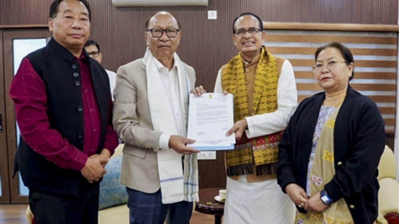 The team met Union Agriculture Minister Shivraj Singh Chouhan, who approved construction of 5,000 houses for Internally Displaced Persons under PMAY-G