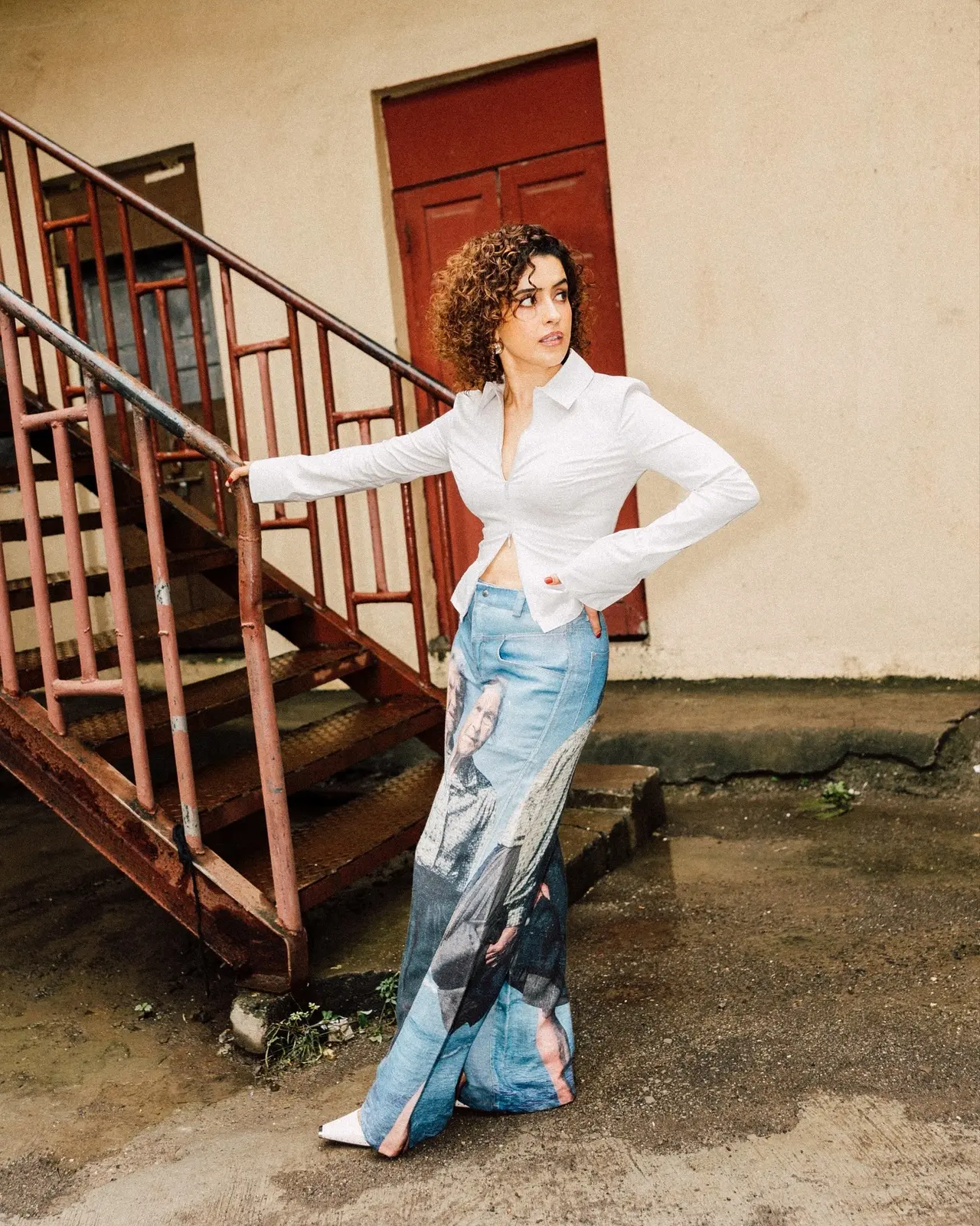 A crisp white shirt paired with statement printed denim created a bold, fashion-week-ready look. It felt artistic, fearless, and slightly rebellious, a reminder that Sanya isn’t afraid to experiment.