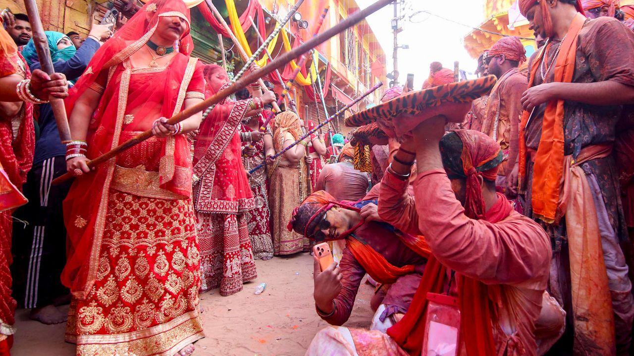 <p>Clouds of gulal fill the air as devotees celebrate Lathmar Holi at the Radha Rani Temple in Banaras</p> <p>Clouds of gulal fill the air as devotees celebrate Lathmar Holi at the Radha Rani Temple in Banaras</p>