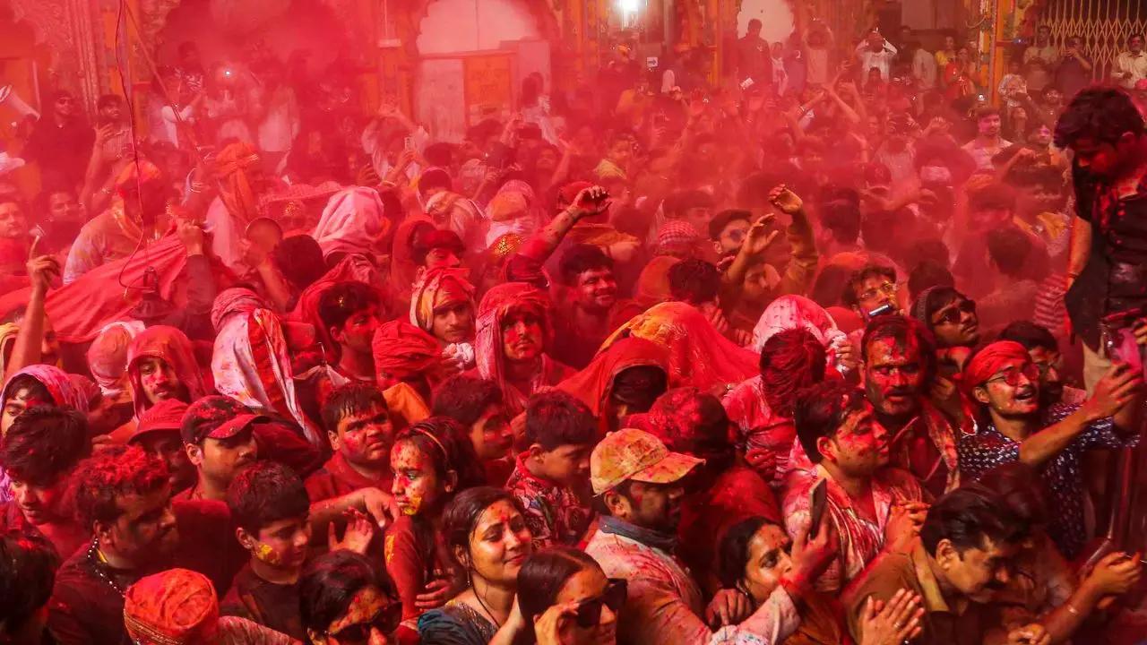 <p>The sacred city of Mathura comes alive with colour and devotion at Dwarkadheesh Temple </p> <p>The sacred city of Mathura comes alive with colour and devotion at Dwarkadheesh Temple </p>