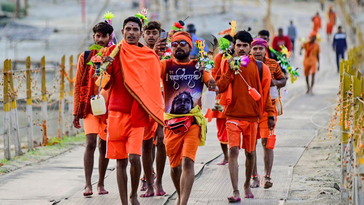 <p>Pilgrims carry holy water from River Ganga for Lord Shiva`s worship</p> <p>Pilgrims carry holy water from River Ganga for Lord Shiva`s worship</p>