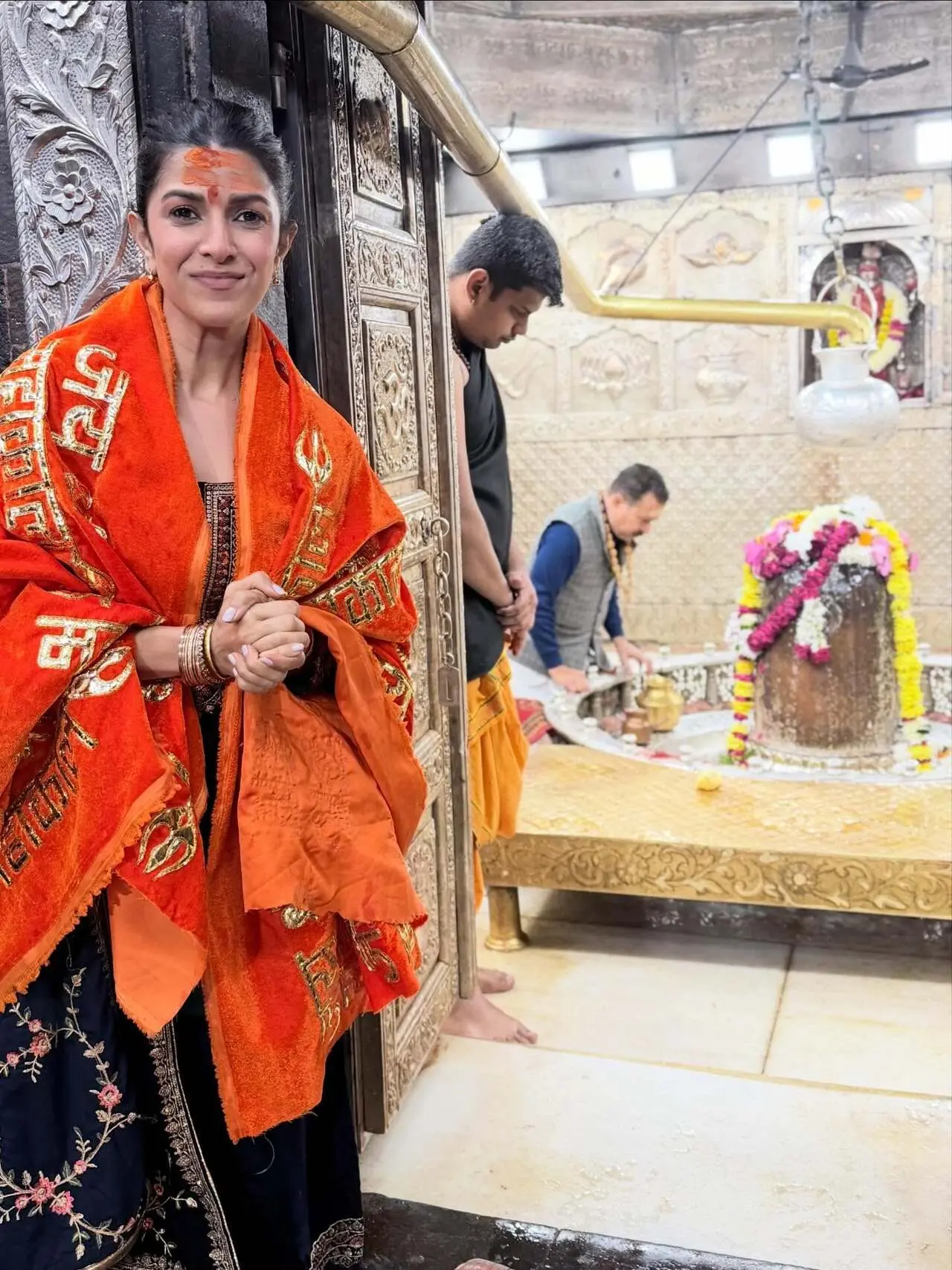 Bollywood actress Nimrat Kaur celebrated Maha Shivaratri 2026 with heartfelt devotion by sharing photographs from the sacred Mahakaleshwar Temple in Ujjain.