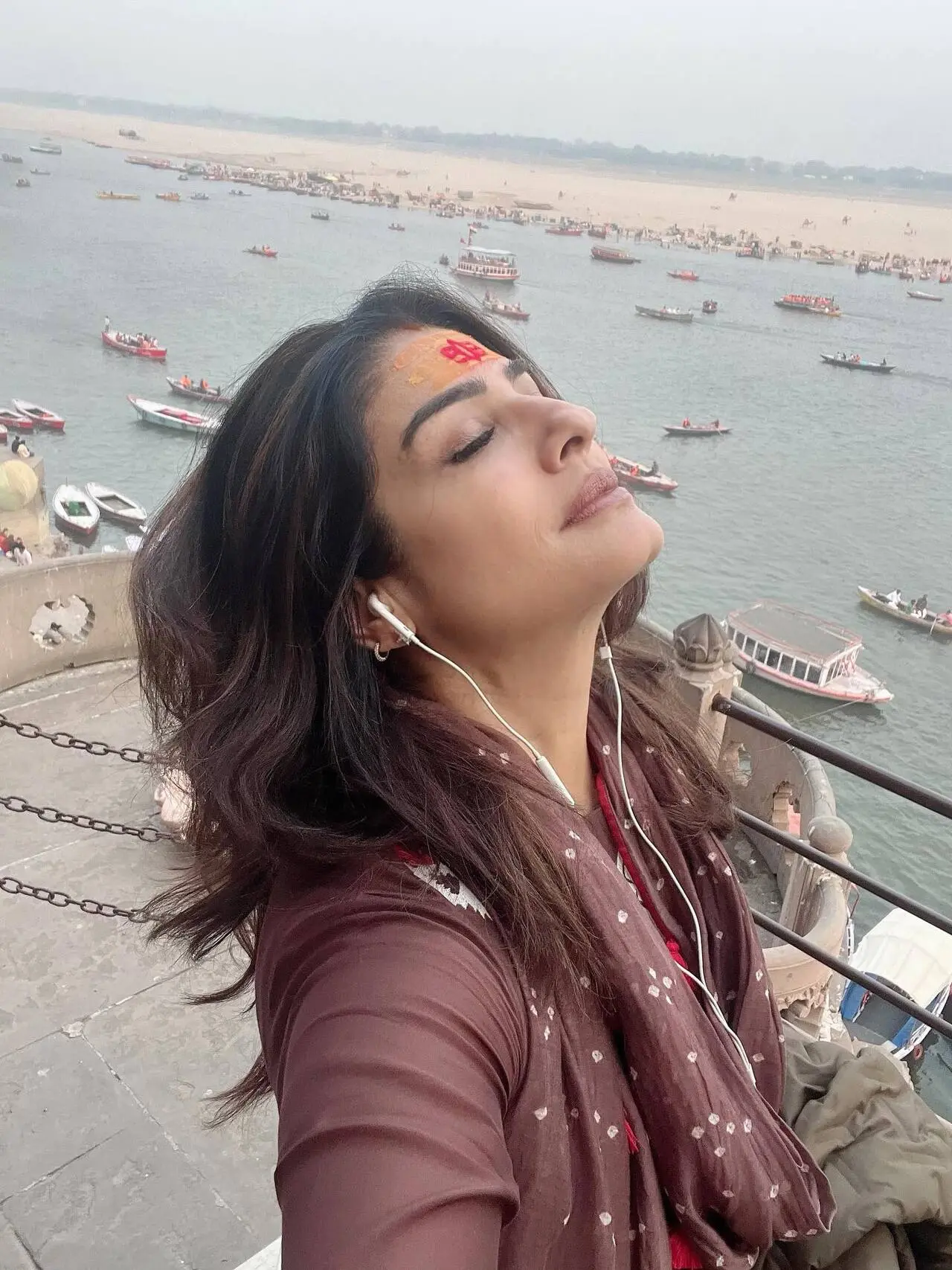 Raveena treated the users with snippets from her religious visits to Kedarnath, Mahakaleshwar, and Rameswaram on social media. Their pilgrimage covered a large distance from Uttarakhand to Tamil Nadu, and finally came to an end in Gujarat with a visit to the Nageshwar Jyotirlinga.