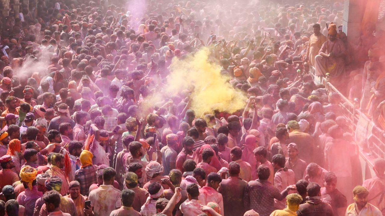 <p>Earlier on that day, Naga sadhus and other saints also celebrated Rangbhari Ekadashi with great fervour and devotion in Ayodhya</p> <p>Earlier on that day, Naga sadhus and other saints also celebrated Rangbhari Ekadashi with great fervour and devotion in Ayodhya</p>