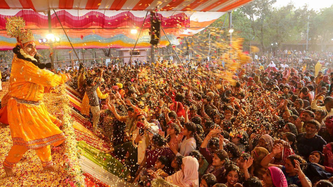 <p>People take part in `Lathmar Holi` celebrations at Shri Krishna Janmasthan Temple, in Mathura</p> <p>People take part in `Lathmar Holi` celebrations at Shri Krishna Janmasthan Temple, in Mathura</p>