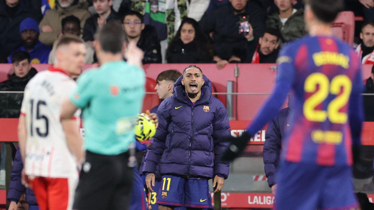 Raphinha shouts from the sideline during the Spanish league football match against Girona FC