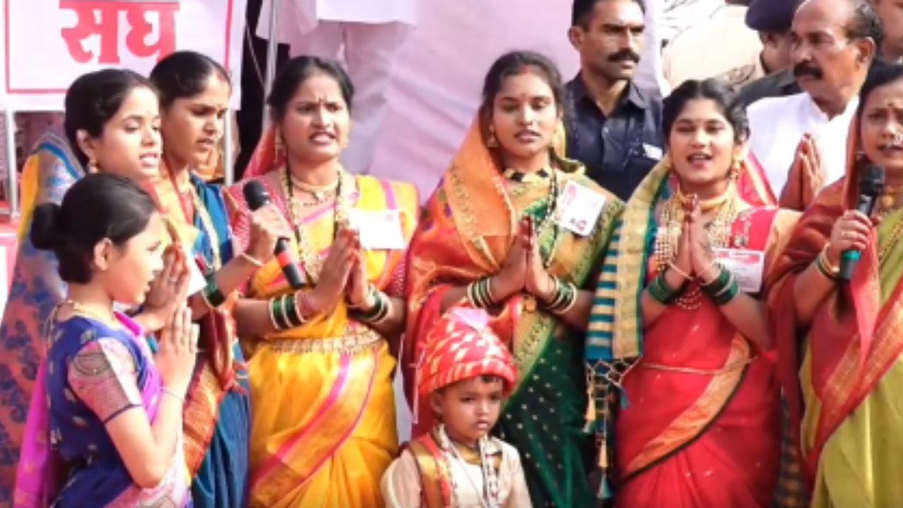 Every year, countless youths and activists from various organisations bring the Shiv Jyot to the fort from all corners of the state, and the same enthusiasm was witnessed this year as well