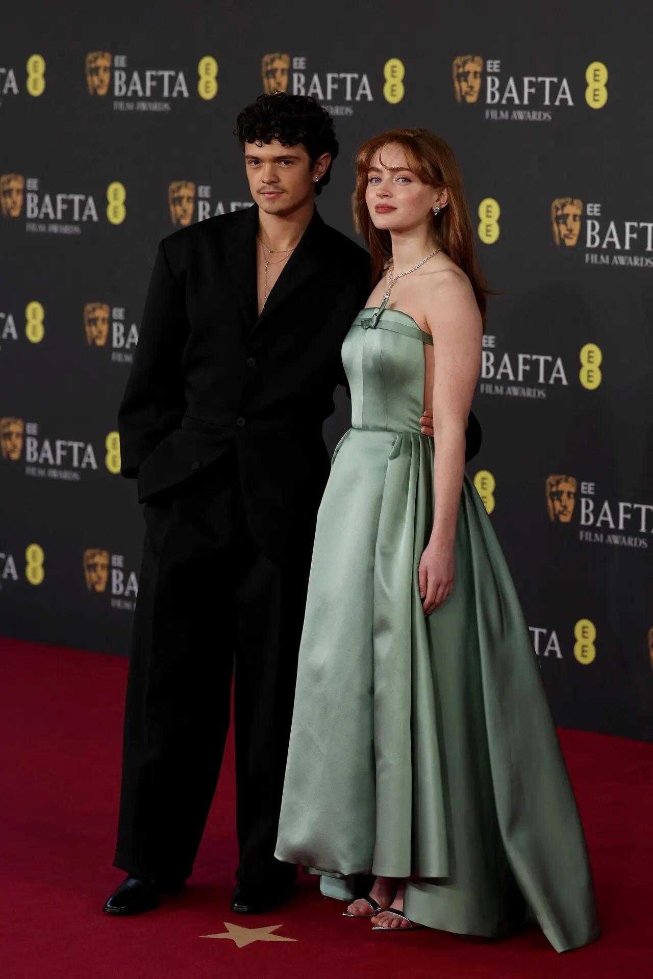 Stranger Things star Sadie Sink took on a metallic look this season and featured a strapless green dress with a body-hugging vest and a flowy skirt. She paired the dress with open-toed metallic heels, opting to keep her hair open for the night. 