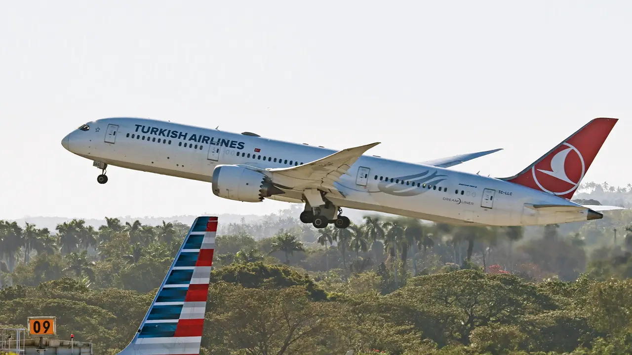 Air Canada suspends flight service to Cuba over fuel shortage